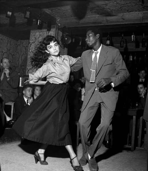 3_Robert+Doisneau,+Be+bop+en+cave,+Saint+Germain+des+prés+1951+©+Atelier+Robert+Doisneau+